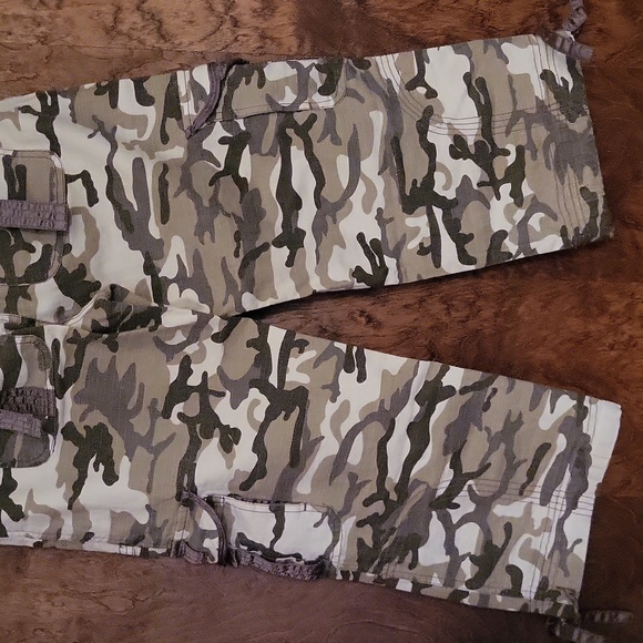 Younique camouflage capri pants 1 - Picture 7 of 11
